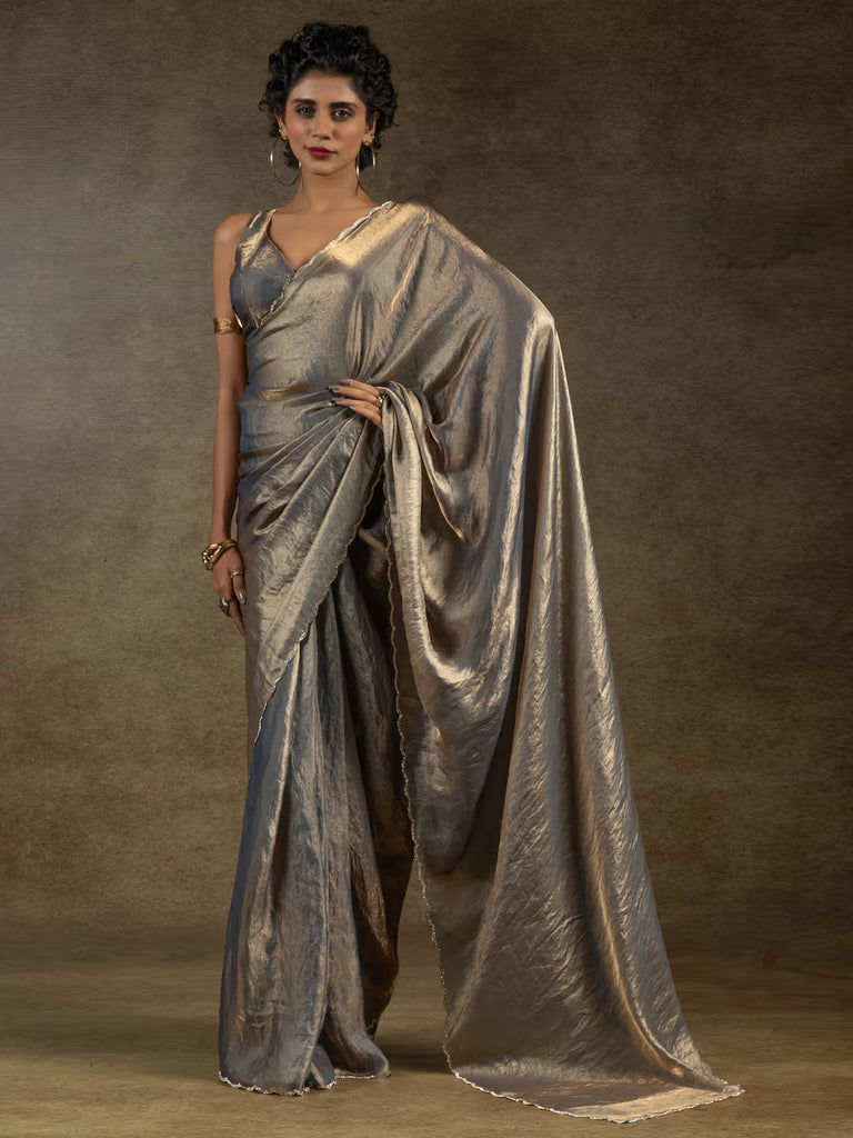 Exquisite Fendy Chiffon Saree with Wavy Diamond Border for Sophisticated Style  Grey